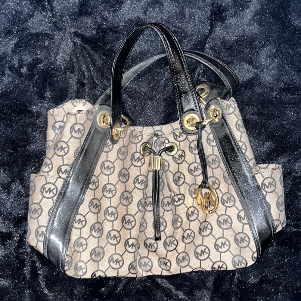 Beautiful brand new Michael Kors purse!